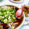 黒いスープのラーメン