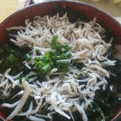 葉山餃子と岩のりしらす丼　葉山港湾食堂