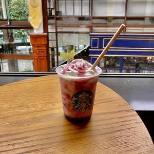 スタバコーヒー 赤 スターバックスコーヒー 赤坂Bizタワー店（赤坂/カフェ