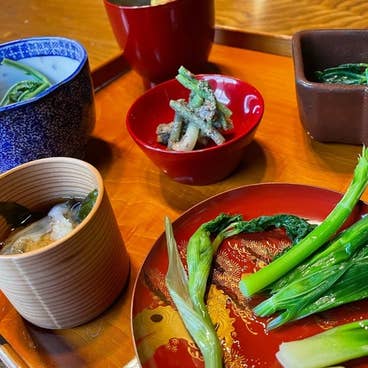 あきたの「伝統野菜」など地物食材を豪華に盛り込んだおまかせお料理のコース8000円