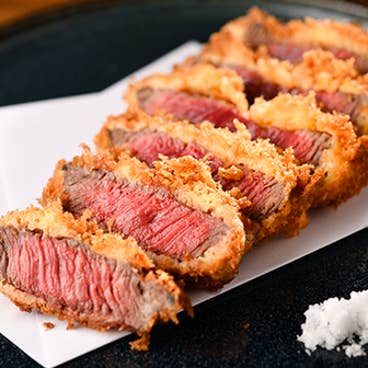 先ずはコレ!馬肉を気軽に楽しむ◎4,000円コース(+1,000円飲み放題付き)当店自慢の「特選馬刺し3種盛り」「馬焼き"霜降り"」「焼きおにぎり自家製馬肉みそ」などを楽しめるコース /全11品