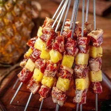 【羊不同コース】自動ロースター機で焼くラム串など人気の逸品全15品+2時間飲み放題付 5980円→4980円税込