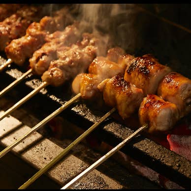 土佐備長炭で焼き上げる絶品焼き鳥！