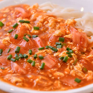 トマトと玉子の汁なし刀削麺
