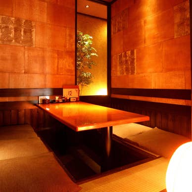 掘りごたつで落ち着いた店内