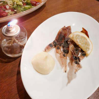 ランプで炙るホタルイカ