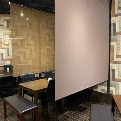 テーブル席14席　座敷18席　離れ部屋50席
