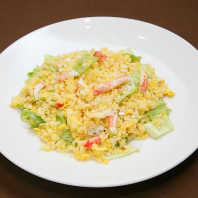 カニとレタスの炒飯