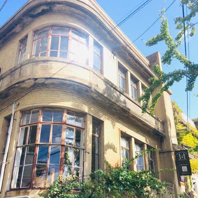 どっしりとした1935年築の天満屋ビル