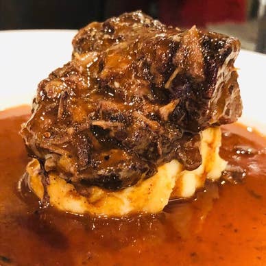 牛頬肉の赤ワイン煮込み