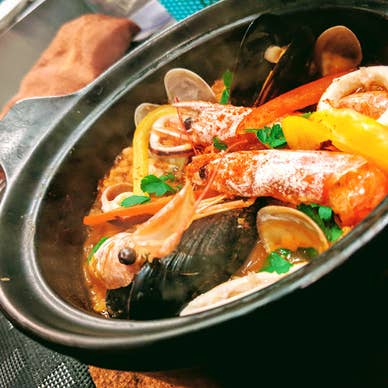 アロス・ア・バンダ～魚介の旨味たっぷりのアロス～