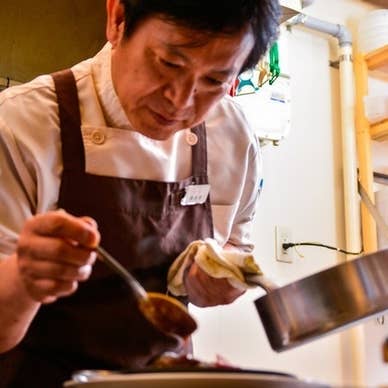 　元ホテルの洋食副料理長が師の思いを実現