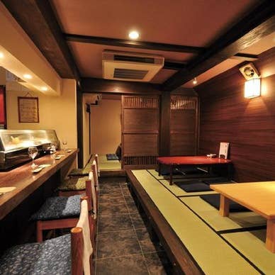 落ち着いた店内でゆっくりとおくつろぎ下さい。