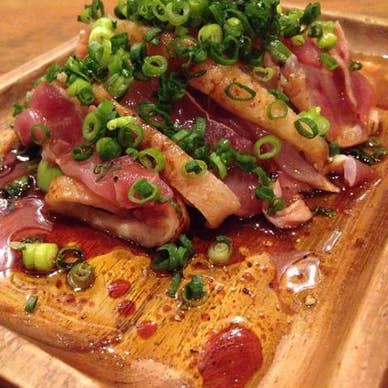 鶏のたたきとアボカド