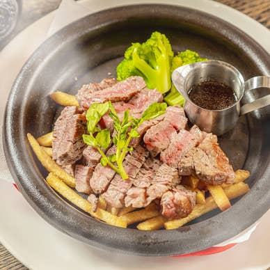 究極の肉質と風味を楽しむ至高のステーキ《シャトーブリアン》