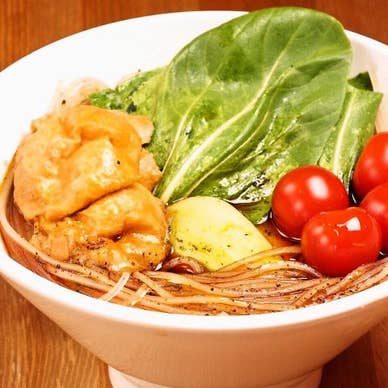 薬膳スープと豊富な具材でヘルシー【薬膳スープ春雨】