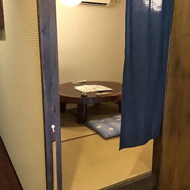 半個室の座敷（堀ごたつではありません）