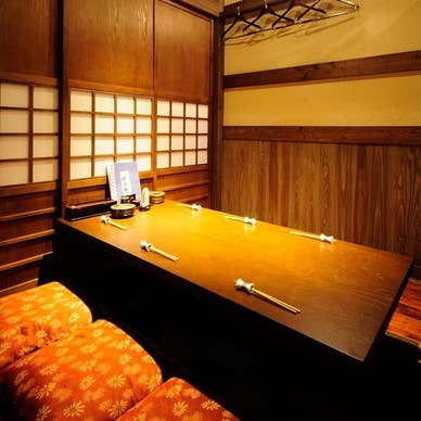 　4名様、6名～8名様用の完全個室もございます