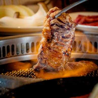 卸問屋直営だから肉の鮮度が抜群です。