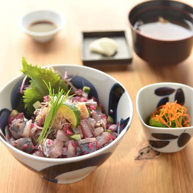 　あじ彩丼