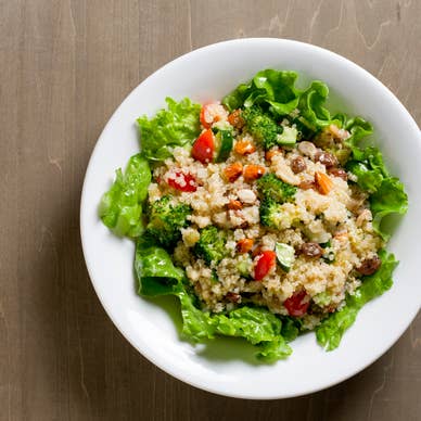 　栄養満点！！自家製ドレッシングのキヌアサラダ