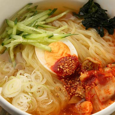 自家製手打ち冷麺　モチモチ麺がやみつき！