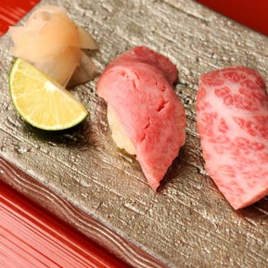 肉寿司　本日のおすすめ二貫