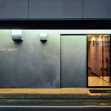 JR博多駅から徒歩約10分。