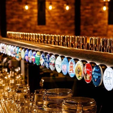特注の38連のビールタワー！直輸入樽生クラフトビール