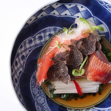 トンセンハタの蒸し物　特製トリュフソース