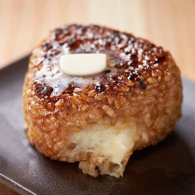 「焼きおにぎり」ただの焼きおにぎりではございません