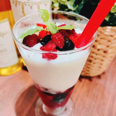 ココナッツ風味の飲む自家製ベリーヨーグルト