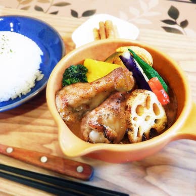 京赤地鶏の手羽元はほろほろで旨味たっぷり！