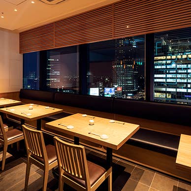 景色の良いテーブル席も人気です