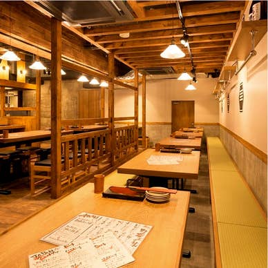 和を感じるデザインと座席が畳でオシャレ