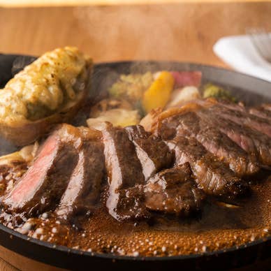 鉄板ステーキ（ソースは季節ごとに変わります）