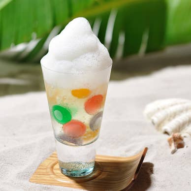 カラフルなジュレが浮かぶ「ぶくぶくジュレソーダ」