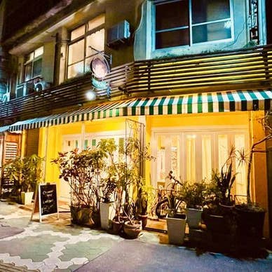 改装して県産チーズの量り売り店を併設しました。