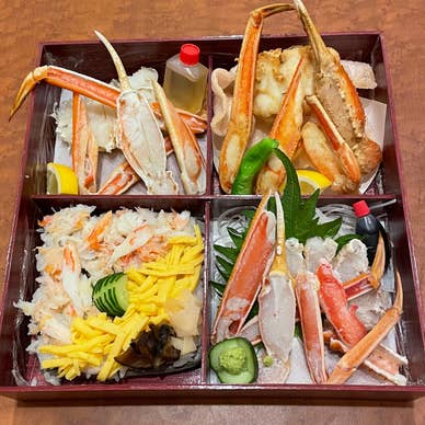 かにづくし折箱（テイクアウト用）￥4.950-税込