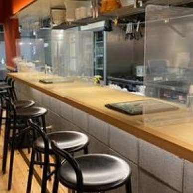 ライブ感ある特等席のカウンター