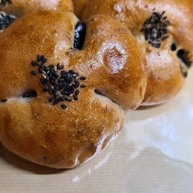 黒ごまあんパン
