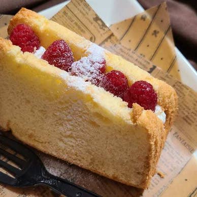 ラズベリークリームシフォンケーキ
