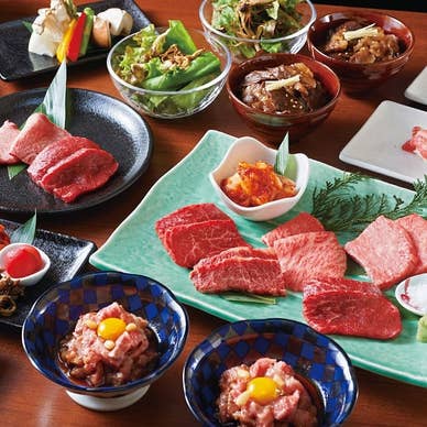 ゆったりとくつろげるお席でご会食をお楽しみください