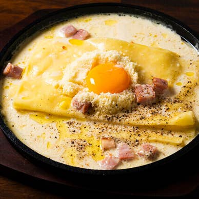 一枚麺のカルボナーラ