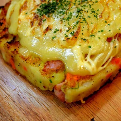 【名物】鉄板焼ポテトサラダ