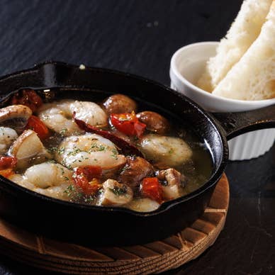 エビとマッシュルームのアヒージョ