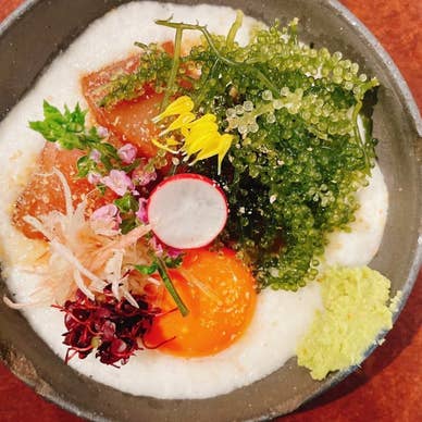 生マグロと海ぶどうとろろ山かけ