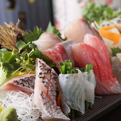 漁港直送の新鮮魚介で季節の宴会を！素材の良さを存分に活かした創作料理に彩ります!