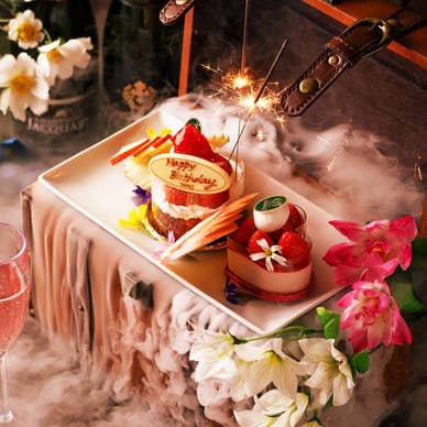 『心を込めたデザートプレートでお祝いのお手伝いを』