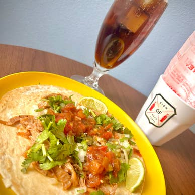 自家製プルドポーク使用のオリジナルタコス